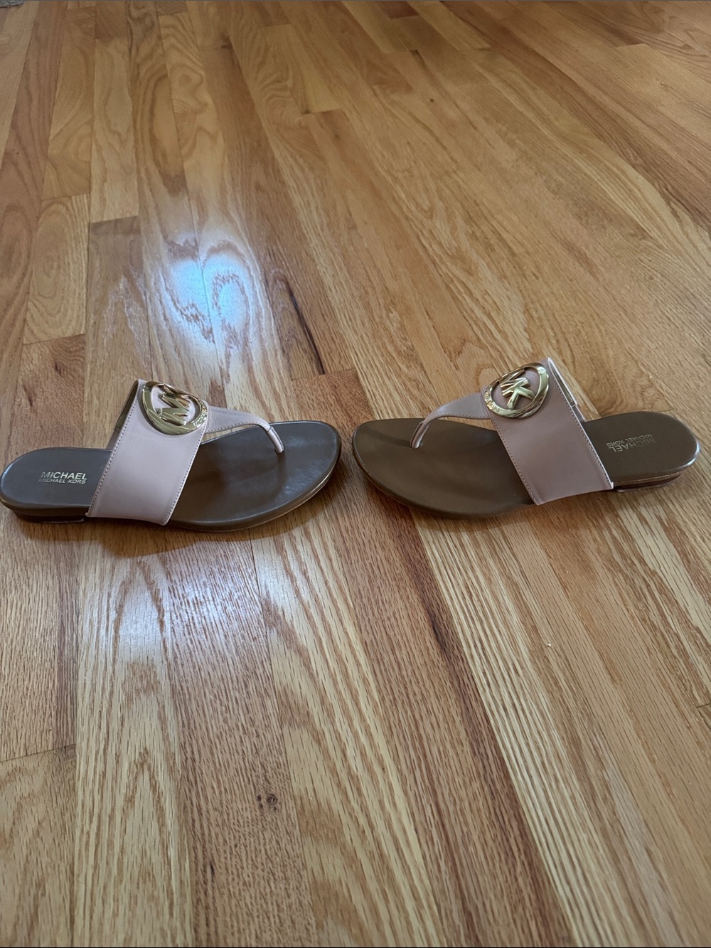 Michael Kors Blush Pink Leather Thong Sandals with Gold MK Emblem, size 7.5 - Picture 3 of 7